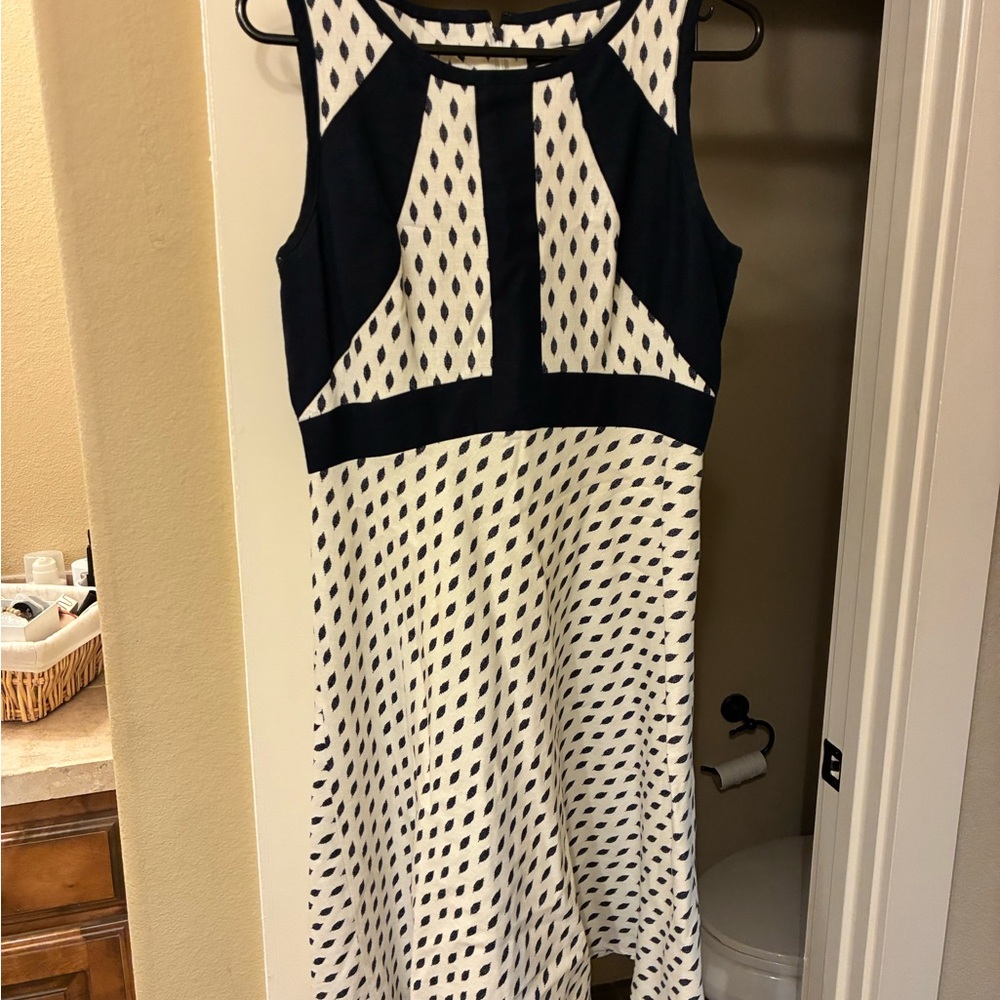 Elegant Navy and White Sleeveless Linen Blend ivanka Trump Dress